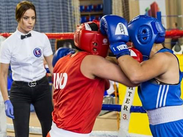 Амела је манекенка, боксер и једина жена професионални судија у Србији: Најшармантнија дама у рингу НОКАУТИРА са ОСМЕХОМ (ФОТО)